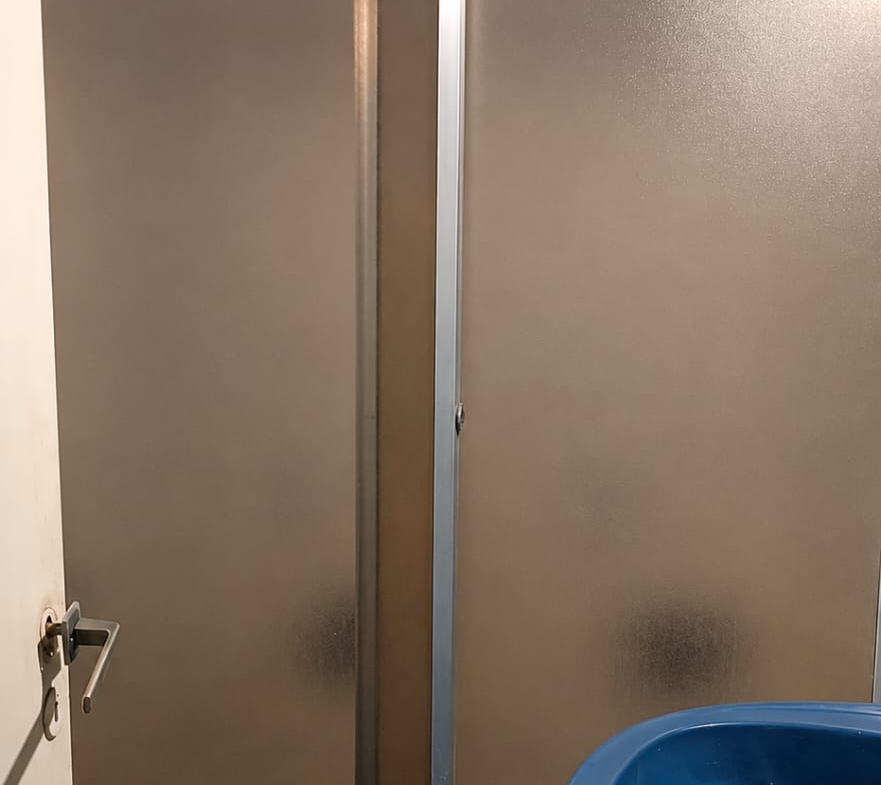 881