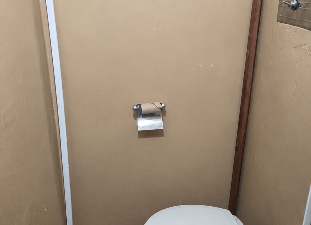 1086