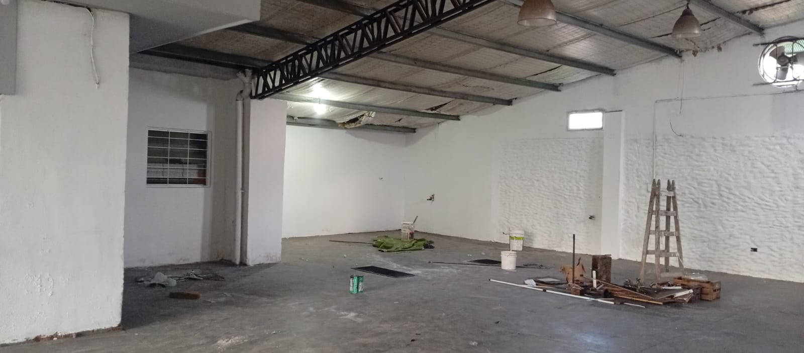 Galpon con vivienda en ALQUILER