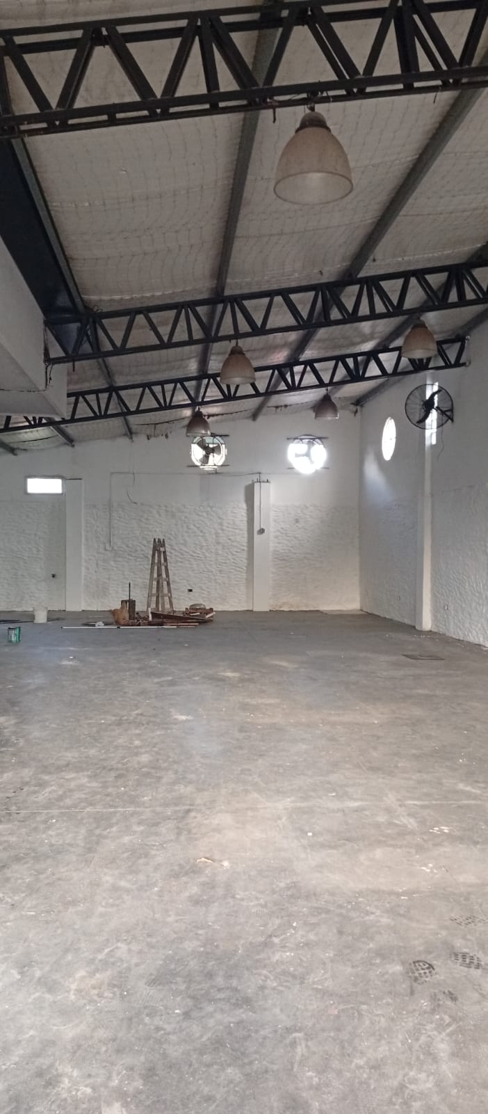 Galpon con vivienda en ALQUILER