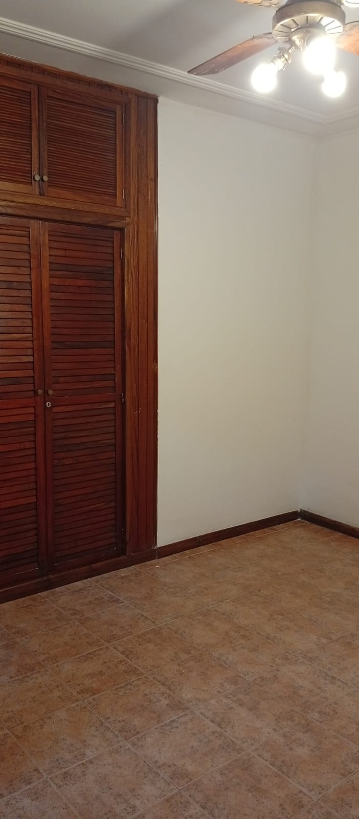 ALQUILER DE PH EN ADROGUÉ